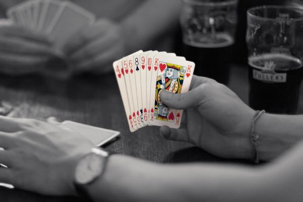QQPOKER官网客服联系方式：24小时在线解决问题指南